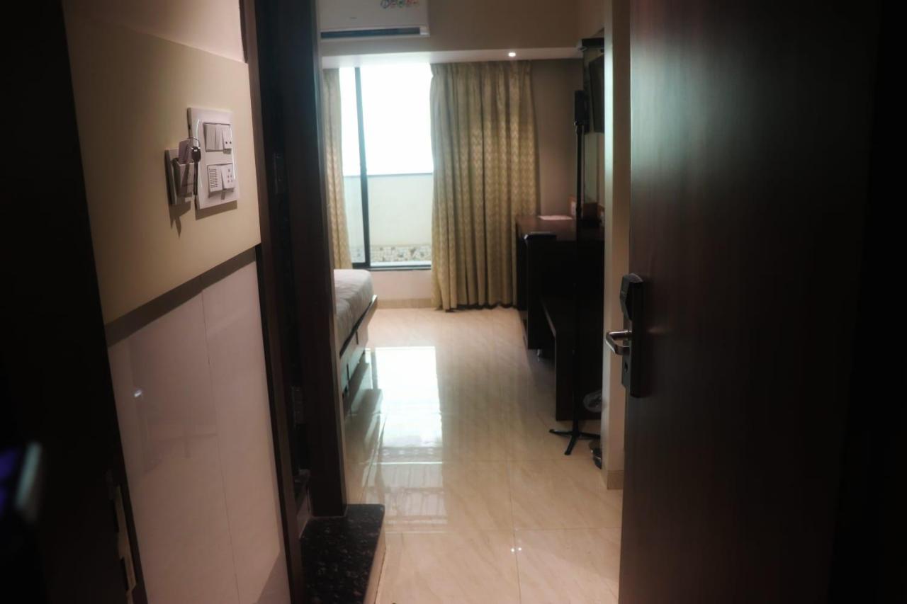 Hotel Mourya Residency Νάβι Μουμπάι Εξωτερικό φωτογραφία